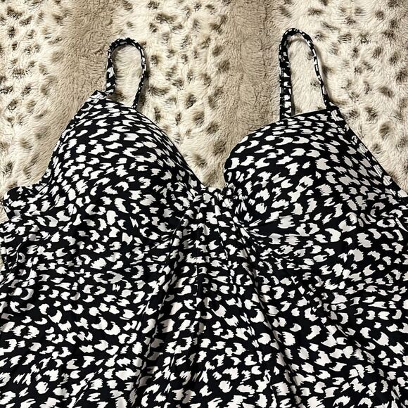 Island Escape Tankini Top - Picture 2 of 10